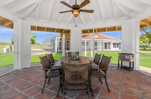Deltona Lakes Villa | Vineyard & Winery Stay! nOsteen/Deltona Florida