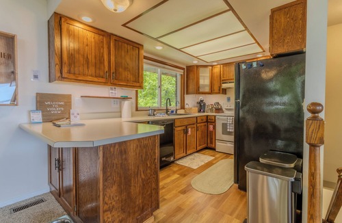 Suttons Bay House | Violet’s View — Where Pets & People Vacation