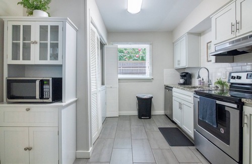 Five Points South Condo | Vulcan View- Groups/King Beds/Free Parking/Balcony