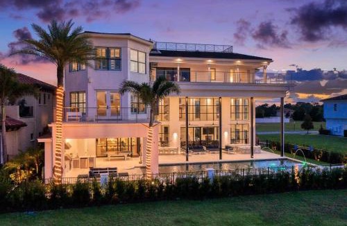 Reunion House | W402J - Eclectic Estate with Location Themed Bedrooms at Reunion