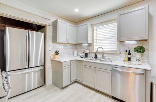 Birmingham House | Walk to Amphitheater & Stadium: Home w/Deck!