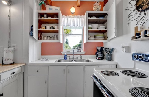 Flagler Beach House | Walk to Beach | Dog-Friendly Cottage | Ocean View | Garage Parking |Close to Downtown Flagler & Pier