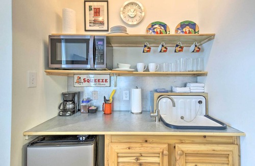 Old Town Apartment | Walk to Beach from Chic Old Town Apartment w/Yard