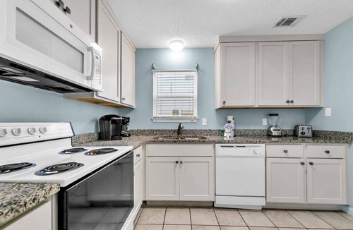 Kiska Beach House | 🌊Walk to Beach-Dog Friendly-Great Location-Sand Dollar A🌊
