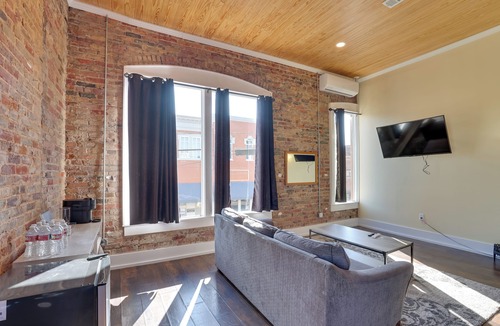 Marshall Apartment | Walk to Courthouse Sq! Loft-Style Marshall Studio