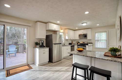 Kennesaw House | Walk to downtown Kennesaw-Updated 3-bedroom house,well equipped kitchen, sleeps8