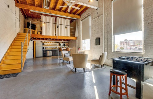 Downtown Toledo Apartment | Walk to Huntington Center: 5,000-Sq-Ft Dtwn Apt
