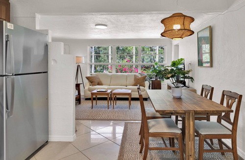 Mount Dora House | Walk to Marina, Park View Palms, Mid-Century Home, Sleeps 6, Pet Friendly Fence
