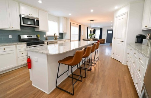 Atlanta House | Walk to Mercedes-Benz Stadium | Hot Tub Retreat