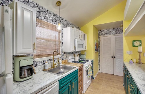 Biloxi Apartment | Walk to Ocean: Family Biloxi Haven w/Pool & Patio