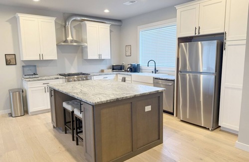 Easley House | Walk to Silos 2BR 2.5BA Townhome + Chef Kitchen Greenville Clemson Area