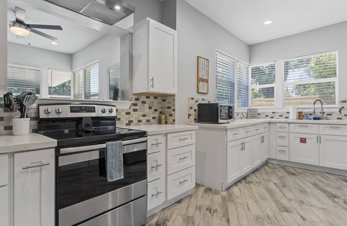 Biloxi House | Walk to the beach. Casinos. POOL AND HOT TUB!