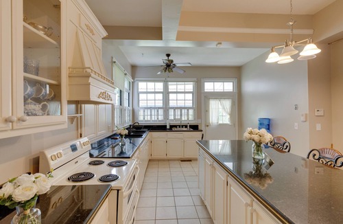 Lawrenceburg House | Walk to The Square! Historic Lawrenceburg Home