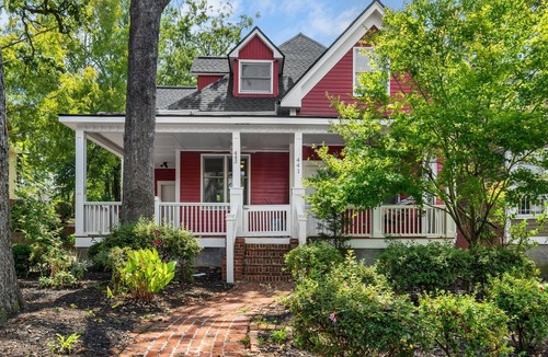 East Side House | Walkable Grant Park 1920s home with King Bed