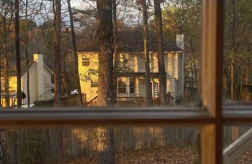 Alabaster House | Walking distance to Thompson High, 30 mins from Birmingham, 4 mins from I-65