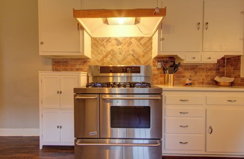 Texarkana House | Walnut Manor - Business Casual