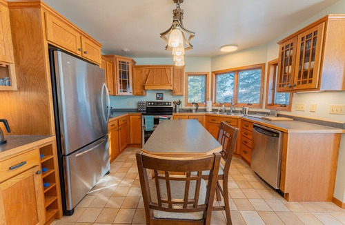 Gulliver House | Water's Edge: Endless Summer on Lake Michigan – Book Your Beach Getaway!