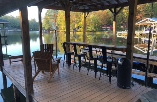 Dadeville Cabin | Waterfront cabin on Lake Martin near restaurants, golf and, AU football