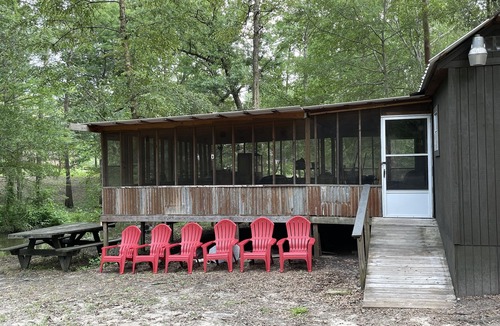 Karnack Cabin | WATERFRONT.Cozy Cabin on the water- quiet tributary of Caddo Lake! Pet friendly!