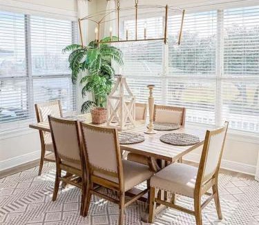 Shoreline Park Apartment | Waterfront escape at Jourdan River - Dock Haus