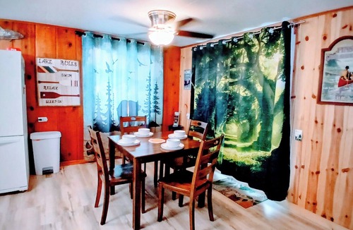 Harrison Cottage | Waterfront/Espresso/Wifi/Games volleyball/Beach/kayaks hammocks/Darts/Pet/Creek