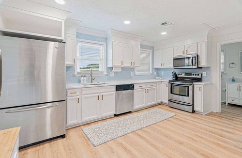 Shoreline Park House | Waterfront|FirePit|GolfCart|Mins to Casino & Beach