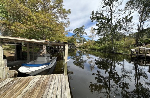 Satsuma Cabin | Waterfront Fishing Retreat. Near Dunns Creek, Crescent Lake, St John's River