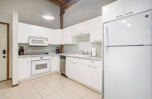 Grand Haven Condo | 🌊 Waterfront Haven – Downtown Rooftop Deck Views No Stairs ➠ 110