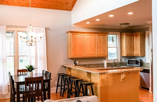 Dadeville House | Waterfront house, Minutes to Auburn, Boat slip.