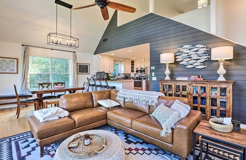 Dadeville House | Waterfront Lake Martin Home w/Private Dock & View