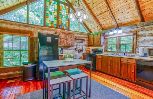 Killen Cabin | Waterfront Log Cabin w Pier, Deck, Dock, Grill, Kayak, Wifi + Sunset Views.