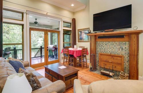 Fluker House | Waterfront Loranger Cottage: Hot Tub, Deck & Grill