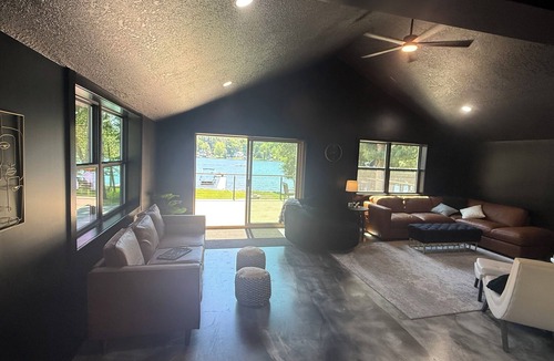 Bellaire House | Waterfront- Modern Luxurious Cabin on Clam Lake – Torch Lake Boating - 7 beds