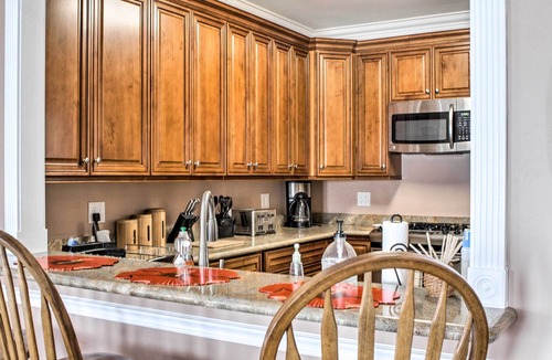New Orleans East Area Villa | Waterfront NOLA Villa: 23 Mi to French Quarter!