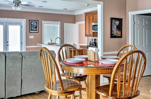 New Orleans East Area Villa | Waterfront NOLA Villa: 23 Mi to French Quarter!