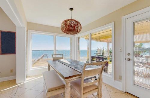 Ono Island House | Waterfront pet friendly home with Grill Wifi and gorgeous water views