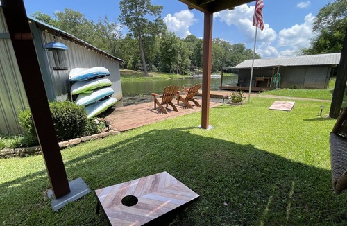 Goodsprings Cabin | Waterfront Retreat on Bankhead Lake