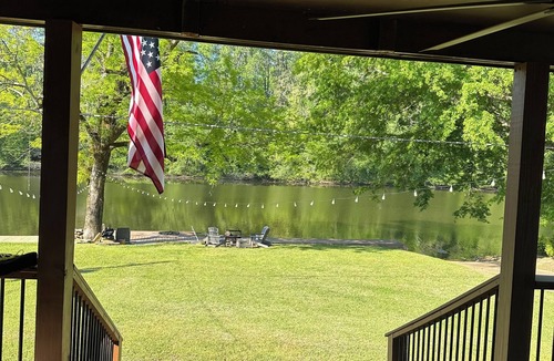Burnwell House | Waterfront River retreat-4 Bedroom house,firepit, kayaks, boat ramp, 100ft dock.