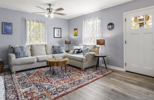 Shoreline Park House | Waterfront Rock N Roll Getaway . Pool. HOT Tub!