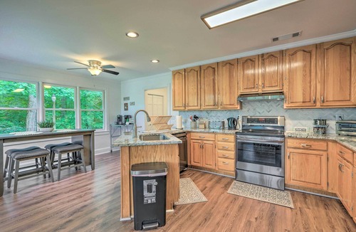 Eatonton House | Waterfront Sparta Home w/Game Room & Fire Pit!