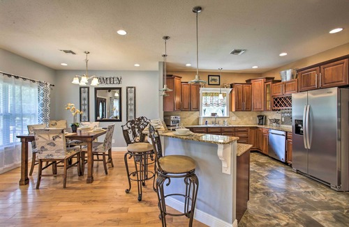 Waveland House | Waveland Family House, 4-Minute Drive to the Beach