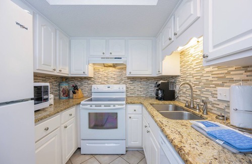 Orange Beach Condo | WEEKLY SPECIALS! ~ 2 Bedroom ~ BEACH FRONT! 6th FLOOR ~ Phoenix I