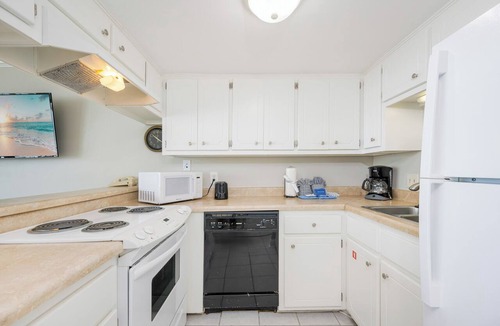 Gulf Shores Condo | *WEEKLY SPECIALS!* Island Winds East - Beach Front 1BR