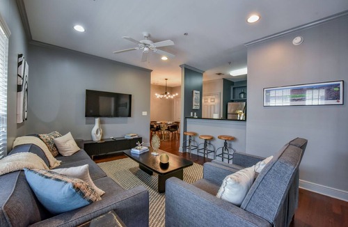 Tuscaloosa Condo | Welcome to Bear's Den! Walk to the Coliseum, Stadium, and The Strip!