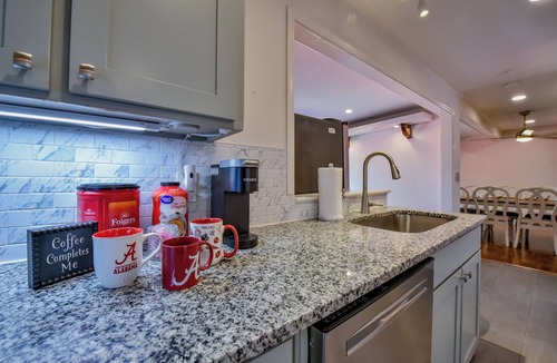 Tuscaloosa House | Welcome to Crimson Diamond! Close to campus, great for football!