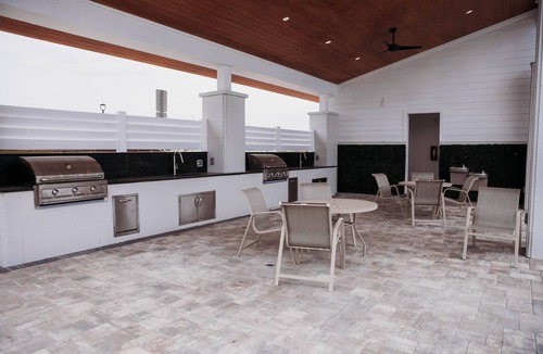 Gulf Breeze House | Welcome to Easy Breezy. Luxury Coastal Getaway, Minutes From Two Beaches.