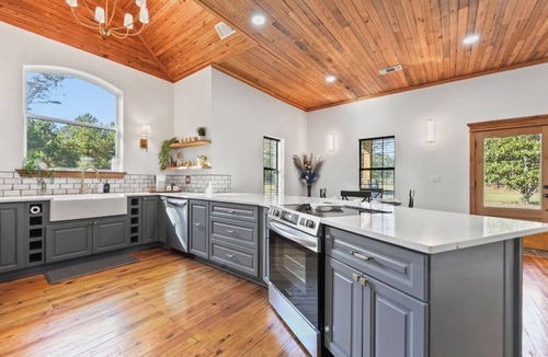 Perkinston House | Welcome to Silver Run Resort. Beautiful 3 bedroom home on 50 acres in Perkinston