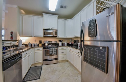 Tuscaloosa Condo | Welcome to Southern Comfort! Luxury condo 1 mile from Bryant-Denny Stadium!