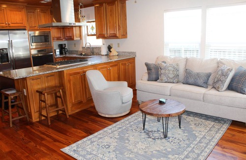 Gulfport Cottage | Welcome to The Oyster Shack! The Coast's cutest coastal cottage!