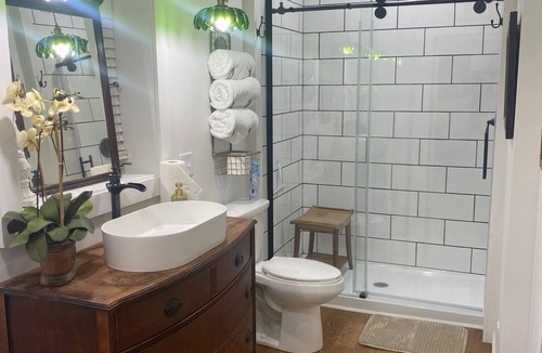 Hamburg Apartment | Welcome to The Wild Fern, a beautiful 2-bedroom loft in downtown Hamburg.